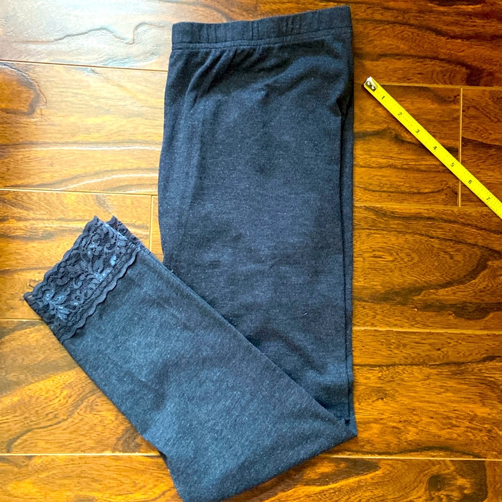 Charcoal grey lace trimmed Capri leggings in size M